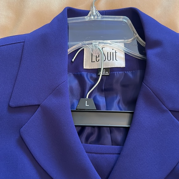 Suit - Picture 6 of 12